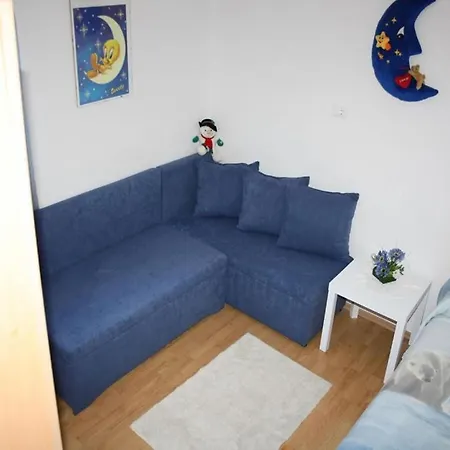In Duba With Terrace, Air Conditioning, Wifi, Washing Machine * Pelegrin