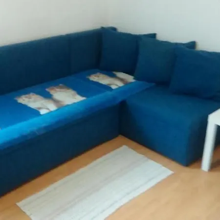 In Duba With Terrace, Air Conditioning, Wifi, Washing Machine * Pelegrin