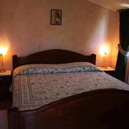 In Duba With Terrace, Air Conditioning, Wifi, Washing Machine *