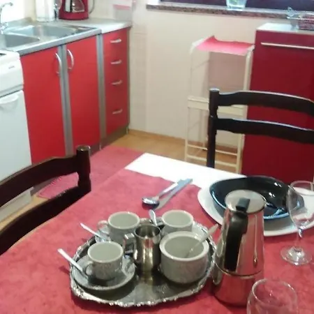 In Duba With Terrace, Air Conditioning, Wifi, Washing Machine アパート