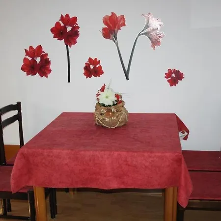 アパート In Duba With Terrace, Air Conditioning, Wifi, Washing Machine
