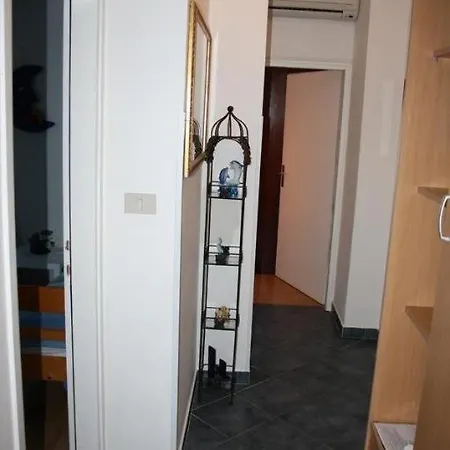 In Duba With Terrace, Air Conditioning, Wifi, Washing Machine *